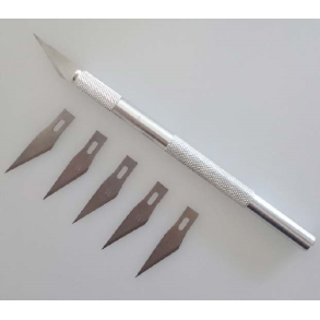 Kniv med aluminiumsh�ndtag og 5 udskiftningsblade